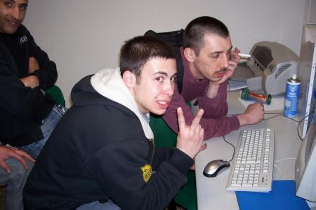 Salut Seb toi aussi tu à des problémes avec tes doigts? c'est le syndrome Wech Wech?