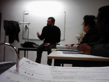 Bernard dans un de ses cours.......Wulfran et Fat joe sont sous le charme du personnage ........non j'plaisante ha ha