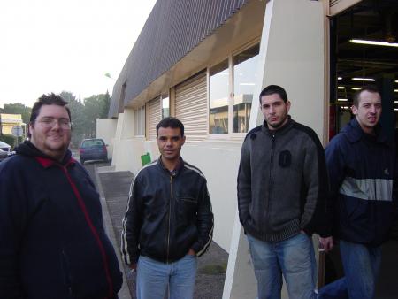 Je veut pas dire mais sur toutes les photos qu'il y a dans cette catégorie  combien il y en à sur lequelles les types  travaillent? 